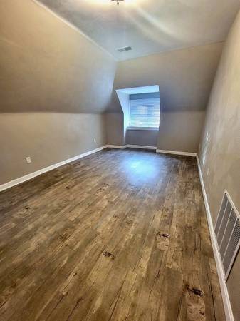$1,000 / 1br - 415ft2 - Ubicado en , Encimeras de Granito o Piedra, 1/BD 1/BA64013204484098121