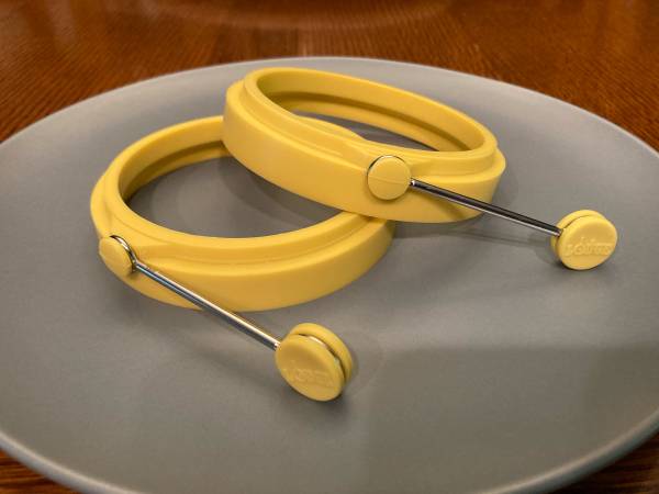 Two Lodge 4" Silicone Egg Rings 1