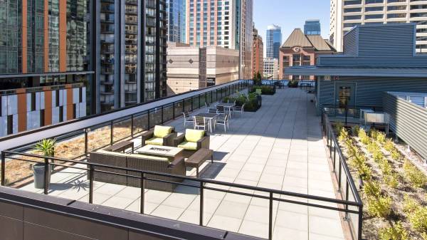 $2,365 / 1br - 669ft2 - Fine finishes include Karndean flooring and quartz counter tops (1601 9th Ave, Seattle, WA)63929303720707124