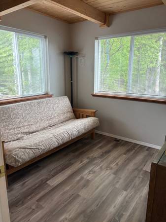 $1,595 / 3br - Beautiful 3 bedroom 1 1/2 bath house on the lake (Big Lake)64014170962819124