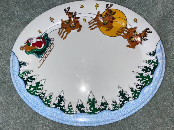 plastic Christmas oval platter 18" across 1