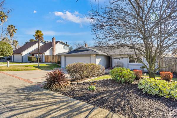 $555,000 / 1543ft2 - Charming Single-Story Rocklin Home in Top-Rated School District! (Rocklin)63900568141954121