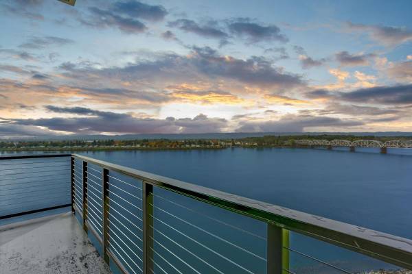 $1,550 / 472ft2 - Luxury is Built-In. Not Tacked On. (Vancouver Waterfront)63777362999041121