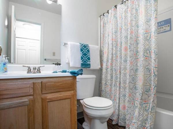 $1.219 / 3 habitaciones - 1040ft² - 🍉 3 habitaciones/2 baños listas para el verano: dos baños completos y espacio para moverse (2609 Bow Court, South Bend, IN)62977636263171121