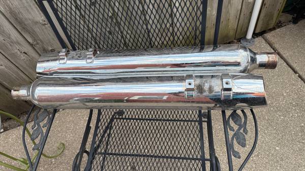 Road King Mufflers 1