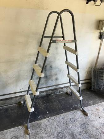 Above Ground Pool Ladder (11-27) 1