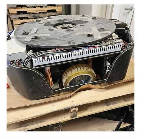 CIRCULAR AUTONOMOUS MOBILE ROBOT (AMR) 1