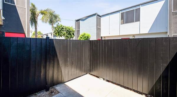 $3,265 / 3br - 1250ft2 - Private Balcony, Sparkling Pool, Lush Landscaping, Fitness Center63668253623553122