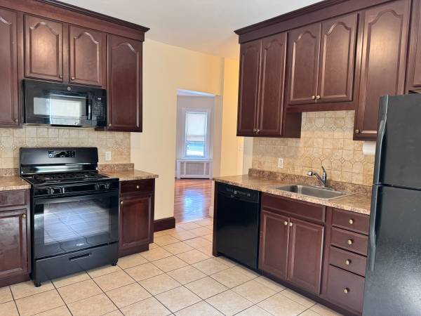 $3,500 / 3br - 1250ft2 - Apartamento de 3 dormitorios completamente remodelado (Hyde Park)63856664990723120