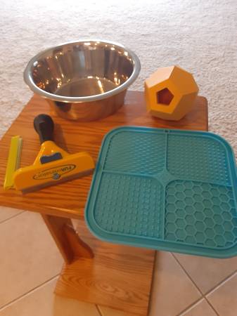 Things for your dog $2, $2, $10 various prices 1