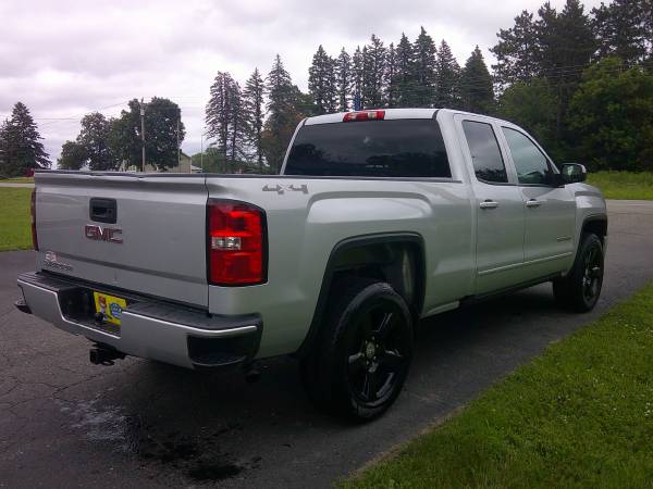 2015 GMC SIERRA 1500 4X4 CABINA DOBLE ELEVACIÓN, SUPER LIMPIA, DIFÍCIL DE ENCONTRAR!!! - $15.999 (forest lake)63499658103937124