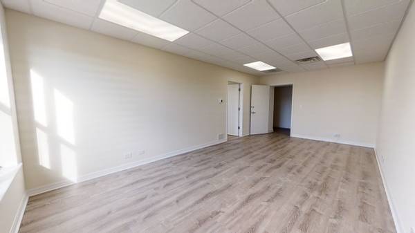 $850 / 550ft2 - Great Albany Park Rehabbed Office Suite Available (Albany Park)63898983971843120