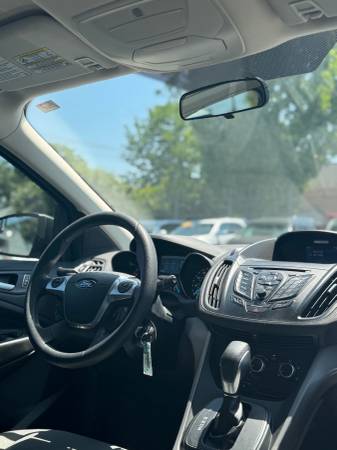 2014 Ford Escape // Clean Title // Reliable and Practical // - $6,000 (Well Maintained// PRICED TO SELL!!)63618484169089122