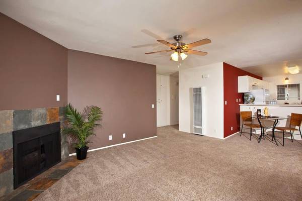 $2,970 / 2br - 825ft2 - Opciones de patio o balcón privado (Carlsbad Village)63865482114817120