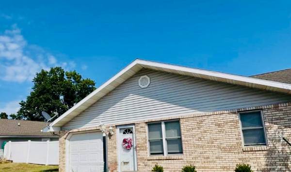 Cozy 2 Bed/2 Bath Unit in Marion, IL - Available 9/28 - $1000 1