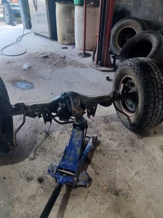 ELECTRIC LOCKING REAR DIFF AND MISC 4 RUNNER PARTS - $10 (Wilmington, NC)63438840945027124
