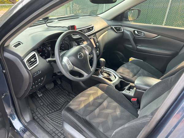 2015 Nissan Rogue SV. AWD. 60,000 millas. - $14,900 (Marysville, WA)63441480503939121