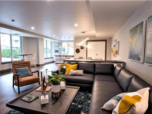 $1,950 / 1br - 776ft2 - 24 Hour Fitness Center, Garage Parking, Pet Park (Renton)63884887942147120