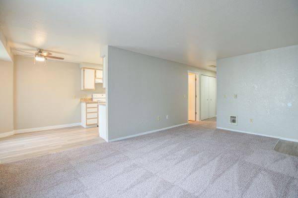 $1,395 / 2br - 860ft2 - Lavadora y Secadora Incluidas - Unidad de Esquina Privada (4200 Sunnyview Rd. N.E. Salem)63660478542851123