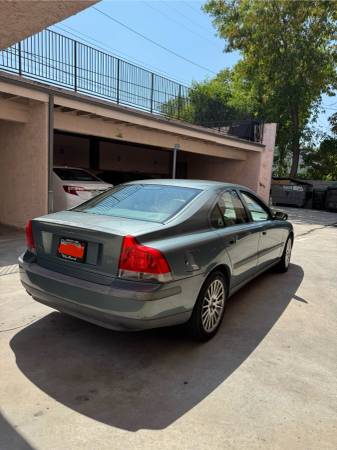 2004 Volvo S60 2.5T - $2.000 (Glendale)63470041729921121