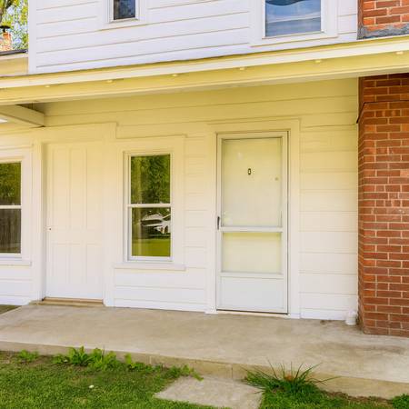 $1795.00 / 2br - 1100ft2 - Charming 2-Bed Unit in Wassaic | 215 Old Route 22 | Available 10/1564035735421699124