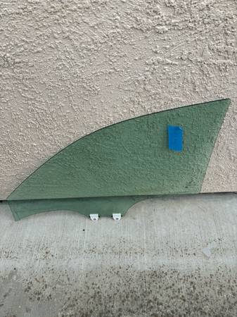 2023-2025 Honda crv front passenger door glass 1