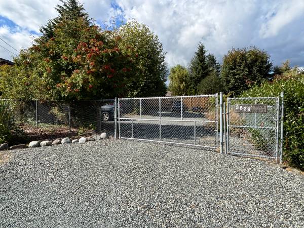 Chain link gates. 12’x5’ and 4’x5’ 1