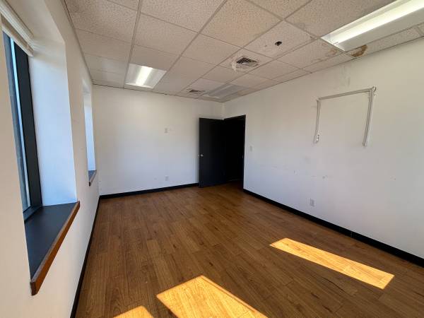 $1,600 / 380ft2 - Two Room OFFICE SPACE w/ All Utilities Included!! (Malden)63856445776259122