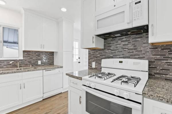 $980 / 1br - Discover your new home in the vibrant center of Campbell. (campbell)63946672731010120