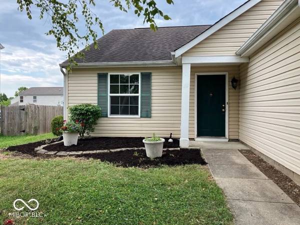 $1,100 / 3br - 1396ft2 - Contemporary Style Ranch, three bedrooms located in popular Salem Creek (Indianapolis)63989077115011121