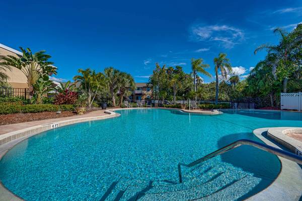 $1,892 / 2br - 920ft2 - Central Air, 2 Bed, in Tampa FL (Wonderful lake view)63976137302274123