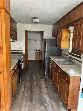 $1300.00 / 3br - 3 bedroom on shady lot63857516008065124