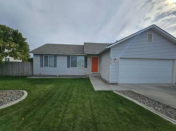 $1,299 / 3br - Welcome to this charming 3 bedroom, 2 bathroom home (Pasco, WA)63699782521729120