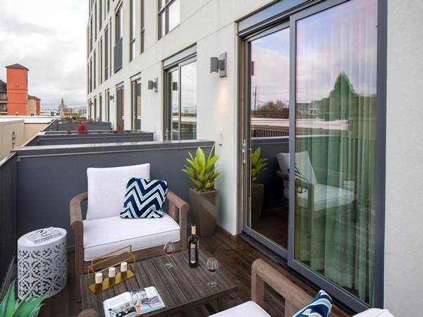 $2,549 / 2br - 907ft2 - Tour Today, Reserved Parking In Access Controlled Parking Garage (NW Portland)63999315085570120