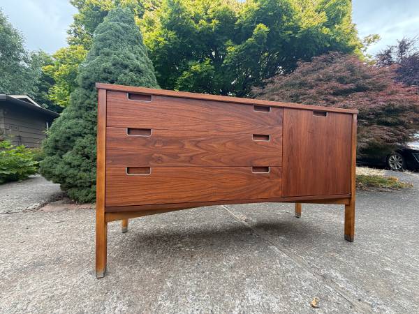 Krohler mid century vintage walnut credenza 1