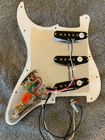 Guardacuerpos Stratocaster con pastillas (Cockeysville)63385804033795123
