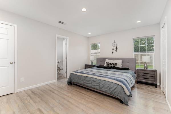 $459,900 / 3br - 1844ft2 - ====>LQQK*Casa Deliciosamente Actualizada en Carrollton**3Habitaciones**2Baños<==== (Carrollton, Texas)63622589215875123