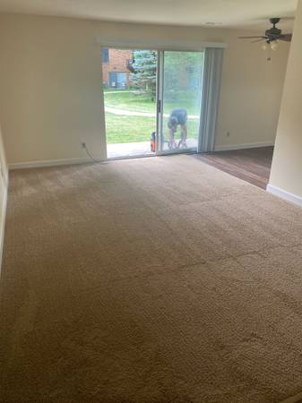 $1,350 / 2br - 1000ft2 - GREAT PRICE, TWO BEDS,  PLANK FLOORING, NEW BATHS, STAINLESS (CROWN POINT, INDIANA)63959874943747124