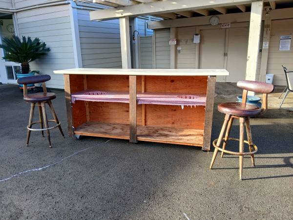 Bar/ Workbench & bar stools 1