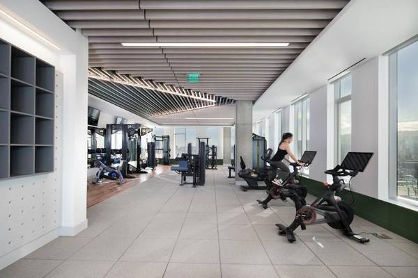 $2,331 / 1br - 871ft2 - Up to 8 Weeks Free: Inviting Pet-Friendly 1 BR by Burnside Bridge (Central Industrial East Side)64039054934785121