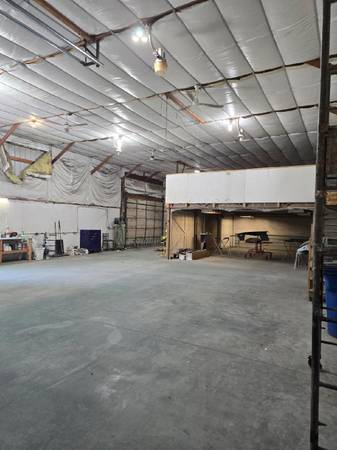 $1,700 / 2700ft2 - large shop for rent (Oshkosh)63845968729475121
