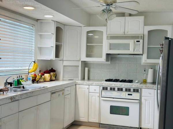 $549,000 / 3br - OWNER FINANCE THIS BEAUTIFUL POOL HOME ON THE WATER WITH 10% DOWN (PORT ST LUCIE)63799984512643121