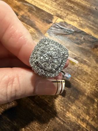 Beautiful 4 karat white gold diamond ring 1