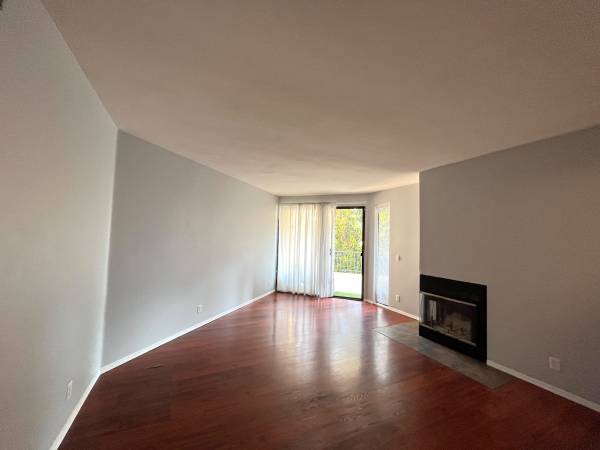 $3,650 / 2br - 1369ft2 - ✨ Bright 2 Bed / 2 Bath Condo w/ Huge Balcony – Monterey Hills ✨ (Highland Park)63700996640771121