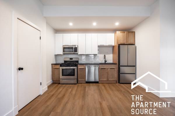 $2,425 / 3br - 1000ft2 - 3 habitaciones con lavandería en unidad, A/C y patio—sí, realmente (Humboldt Park, Chicago)63781350795907120