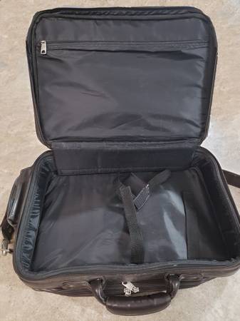 computer bag, multi-compartment, zippered, padded - $15 (Bloomington, IN)63470970436867121