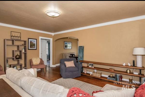 $1,800 / 2br - 956ft2 - 2 bed 1 bath room (Nampa)63981532436355122