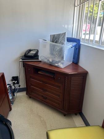 corner table with drawers & storage 1