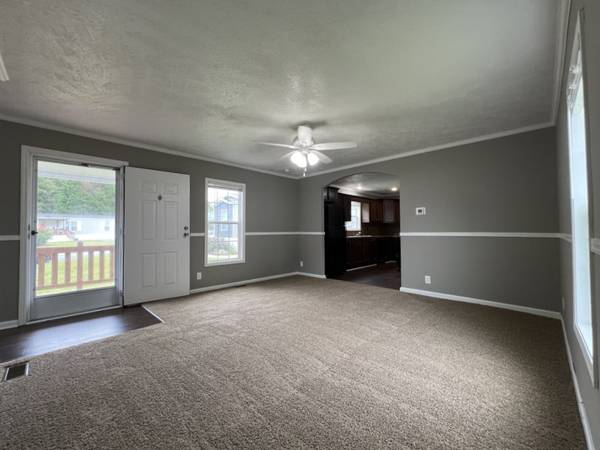 $1,379 / 3br - Fall Into Savings: 3BR/2BA Homes with Huge Move-In Specials! (Autumn Forest)64027441148673123