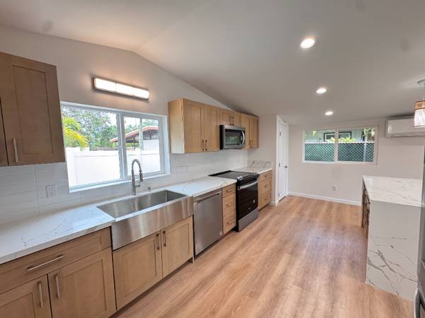 $7850.00 / 4br - 1657ft2 - Fully Renovated 4BD|2BA Single-Level Home with Bonus Room just 1 Block63939536982274120